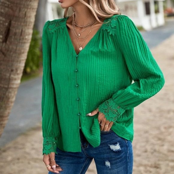 Green Preppy Womens Lace Ietailed Blouse - Picture 3 of 5